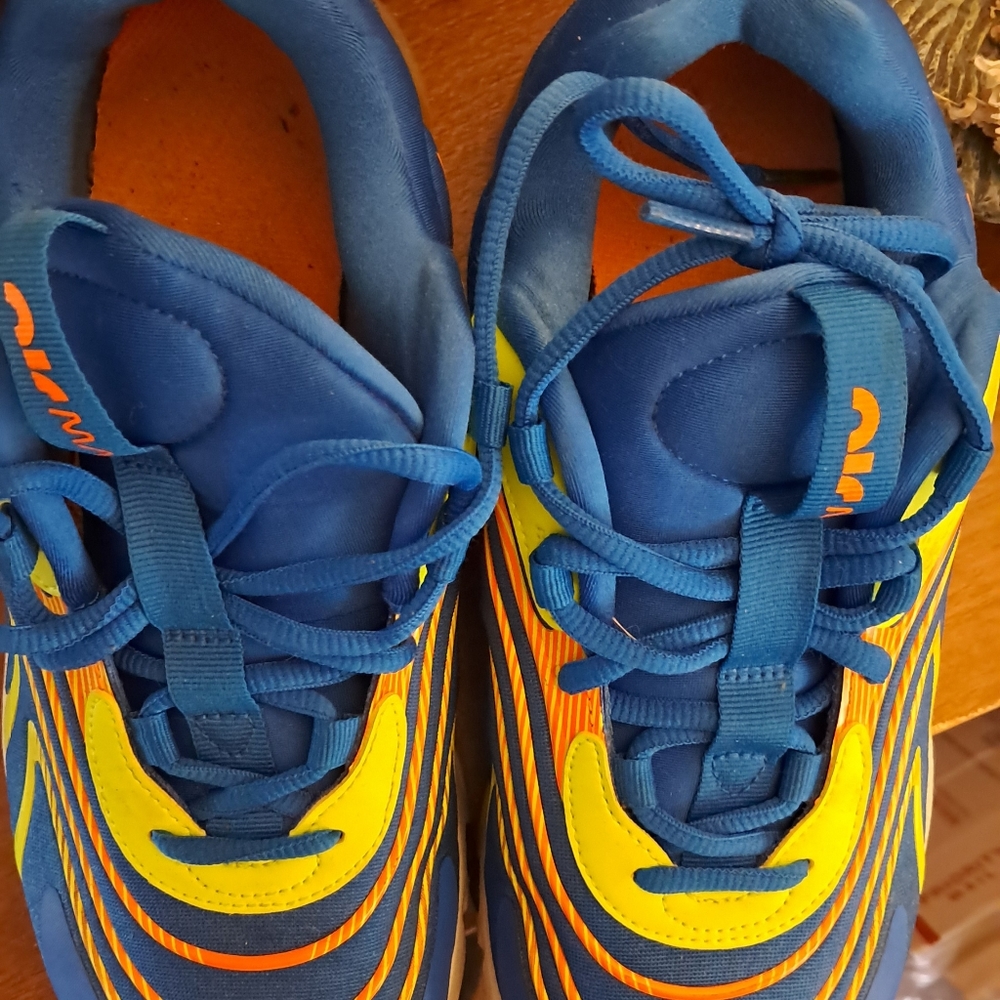 Shoes - Picture 4 of 4